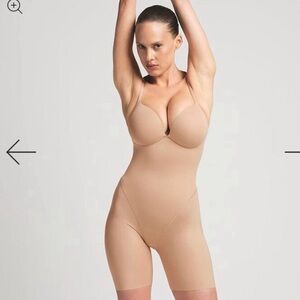 SKIMS ULTIMATE MID THIGH BODYSUIT NWT